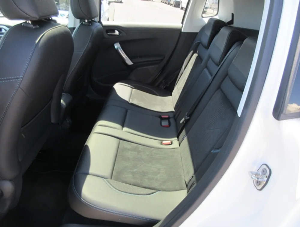 PEUGEOT 2008 CROSSCITY MOONROOF - PRG Motors Ltd