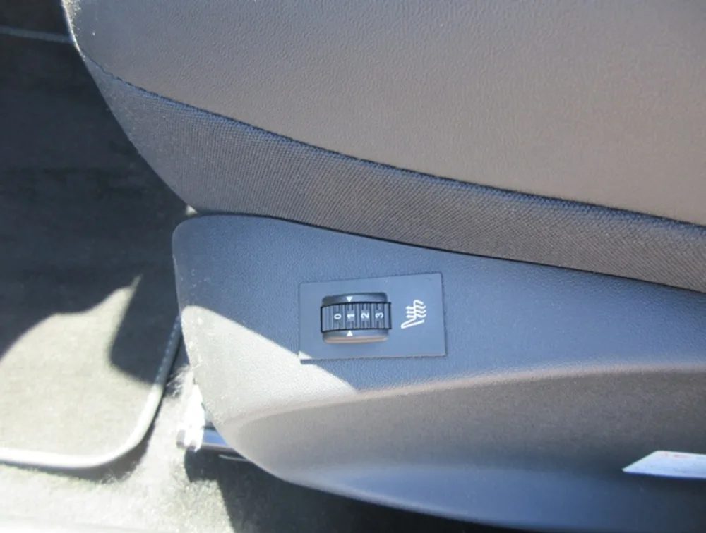 PEUGEOT 2008 CROSSCITY MOONROOF - PRG Motors Ltd