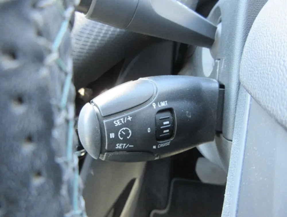 PEUGEOT 2008 CROSSCITY MOONROOF - PRG Motors Ltd