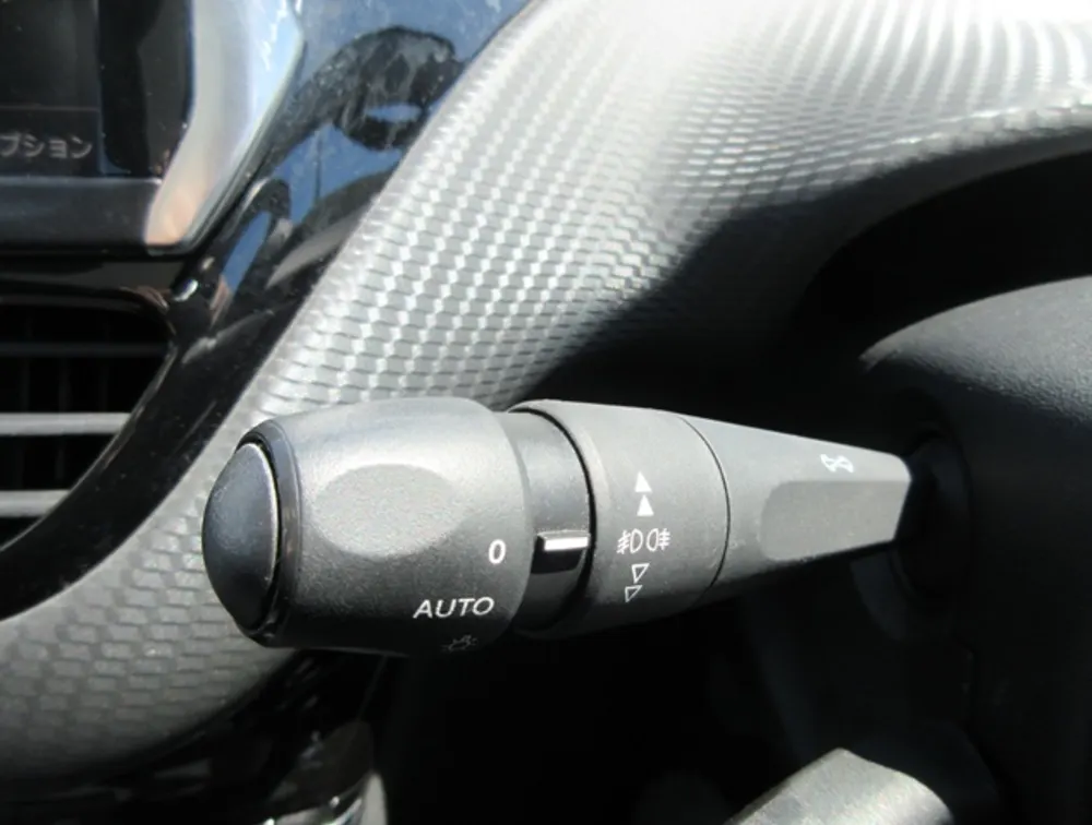 PEUGEOT 2008 CROSSCITY MOONROOF - PRG Motors Ltd