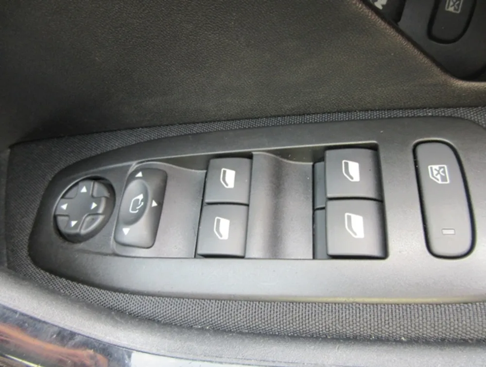 PEUGEOT 208 ALLURE FUN EDITION - PRG Motors Ltd