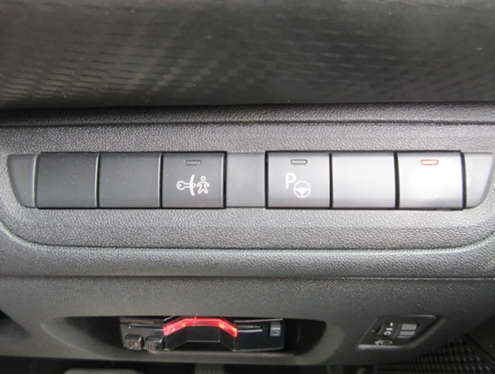 PEUGEOT 208 ALLURE FUN EDITION - PRG Motors Ltd