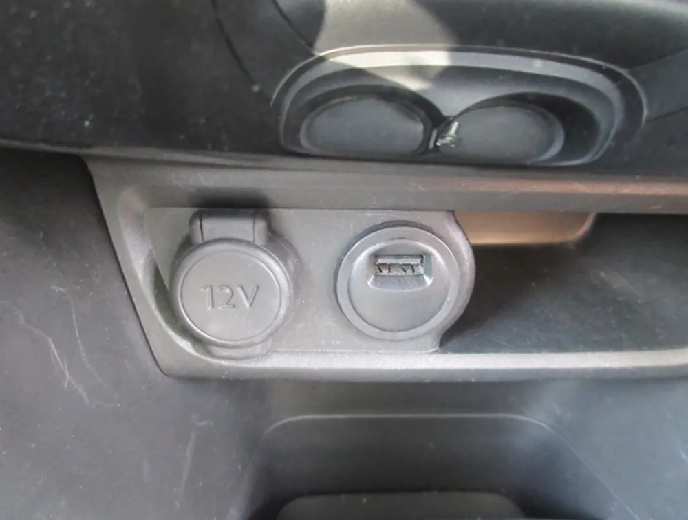 PEUGEOT 2008 ALLURE MOONROOF - PRG Motors Ltd