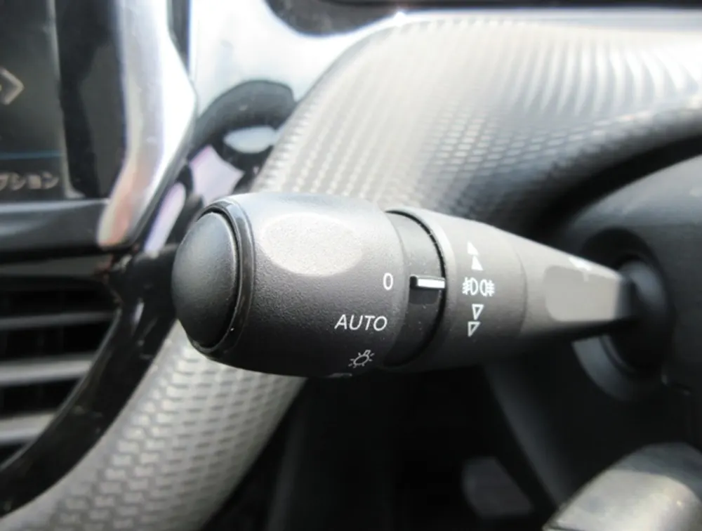 PEUGEOT 2008 ALLURE MOONROOF - PRG Motors Ltd