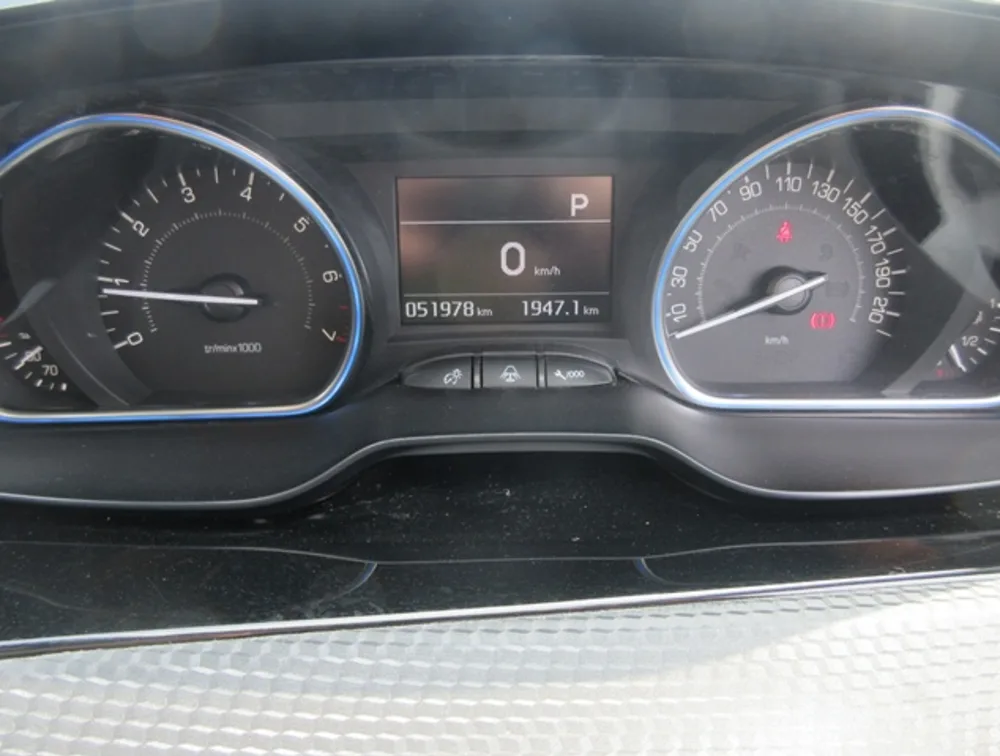 PEUGEOT 2008 ALLURE MOONROOF - PRG Motors Ltd