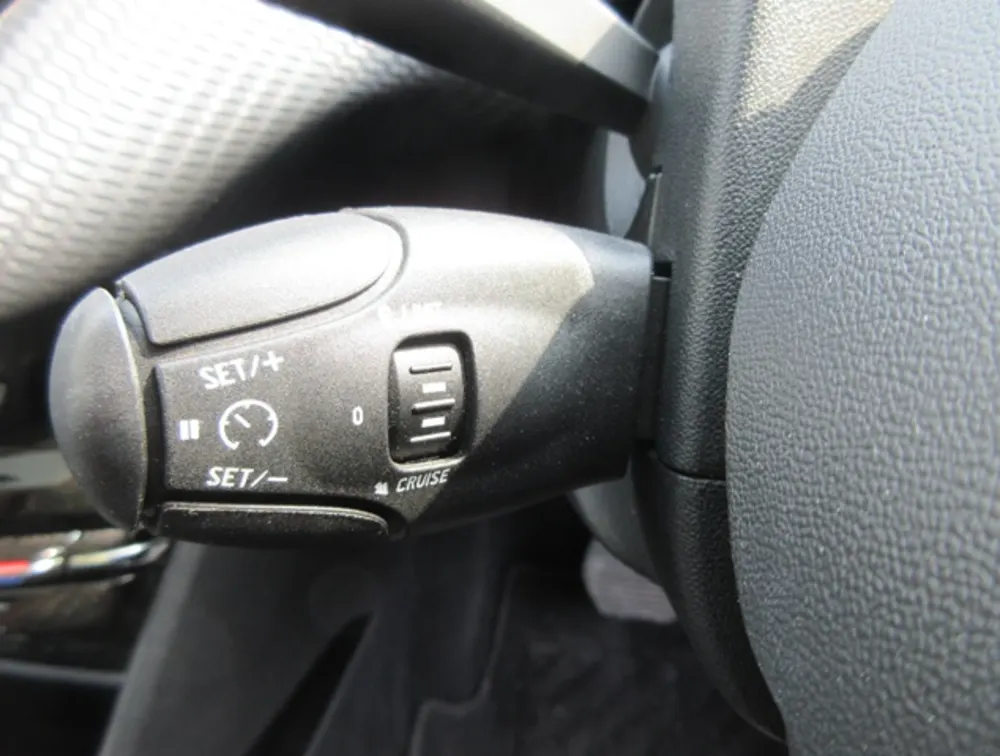 PEUGEOT 2008 ALLURE MOONROOF - PRG Motors Ltd