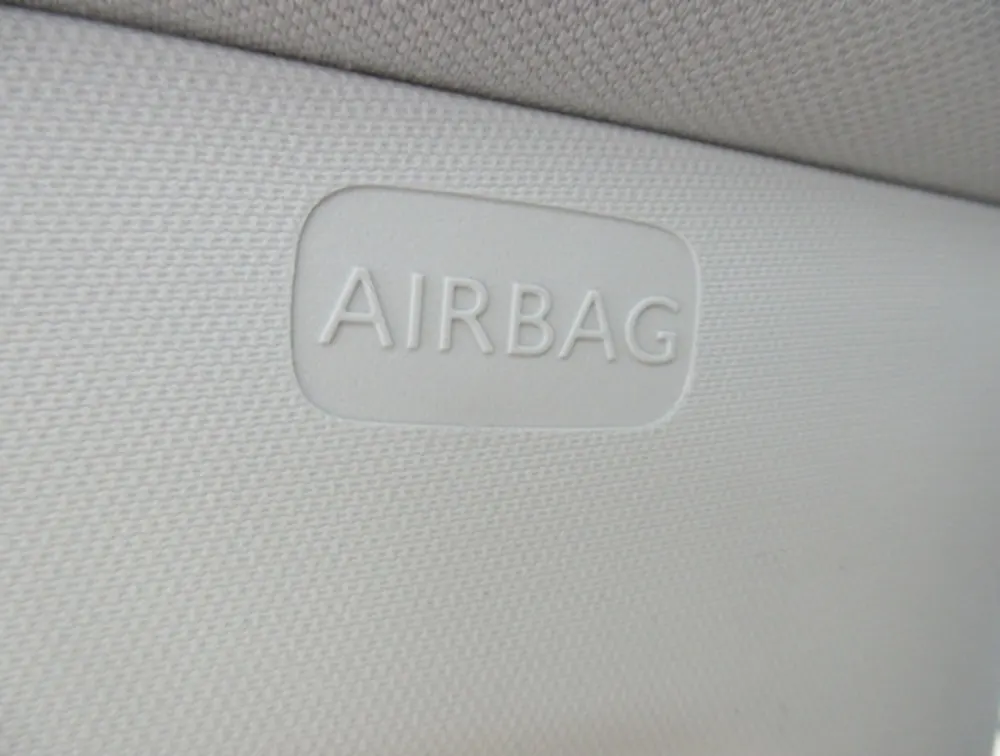 PEUGEOT 2008 ALLURE MOONROOF - PRG Motors Ltd