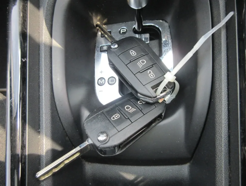 PEUGEOT 2008 ALLURE MOONROOF - PRG Motors Ltd