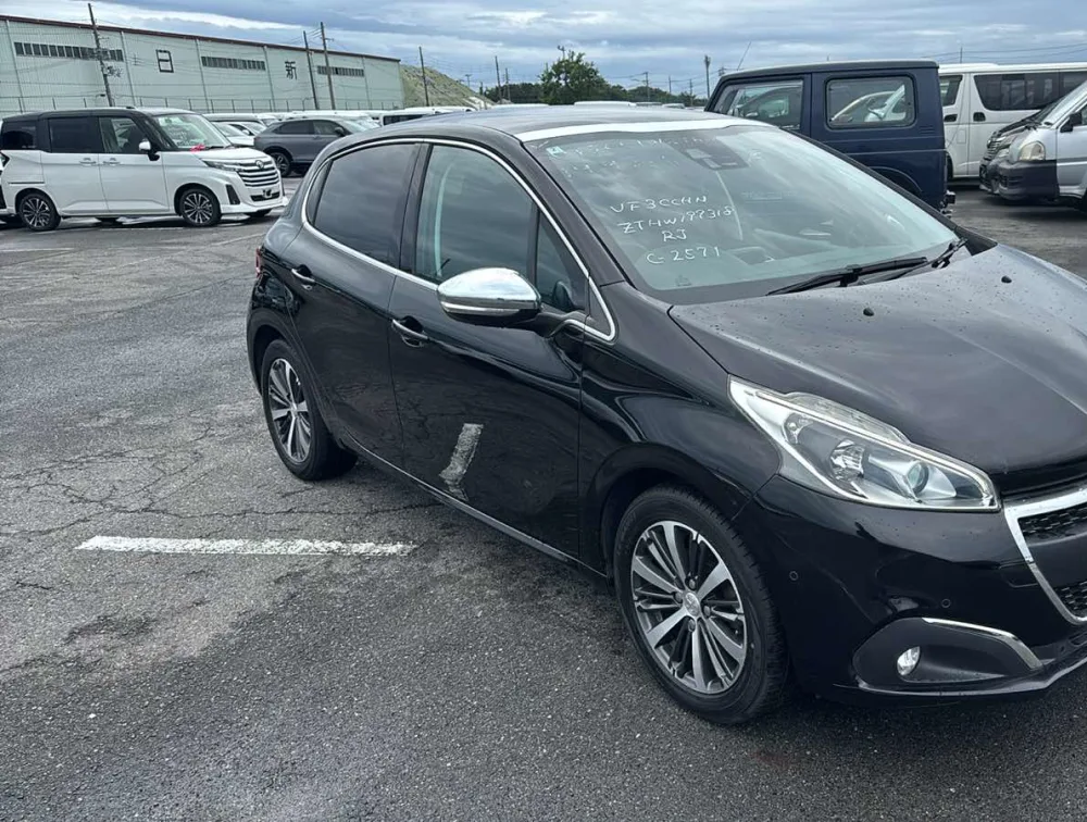 PEUGEOT 208 ALLURE MOONROOF