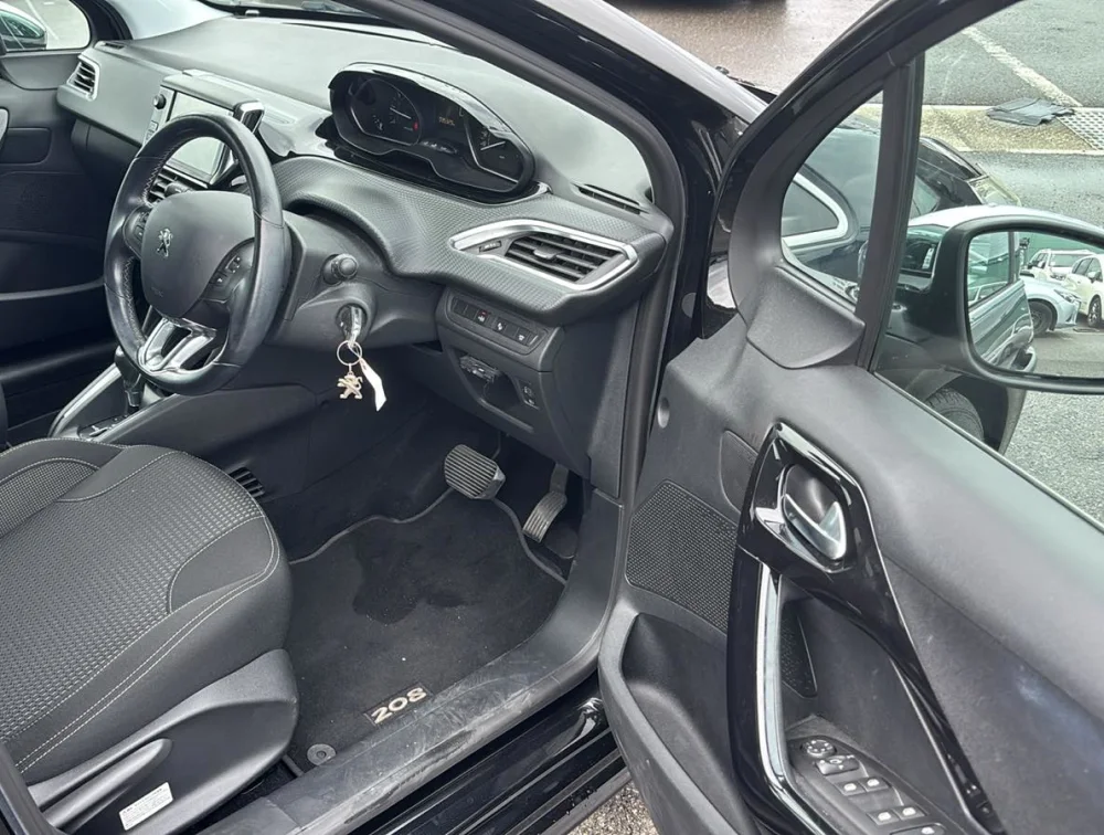 PEUGEOT 208 ALLURE MOONROOF - PRG Motors Ltd