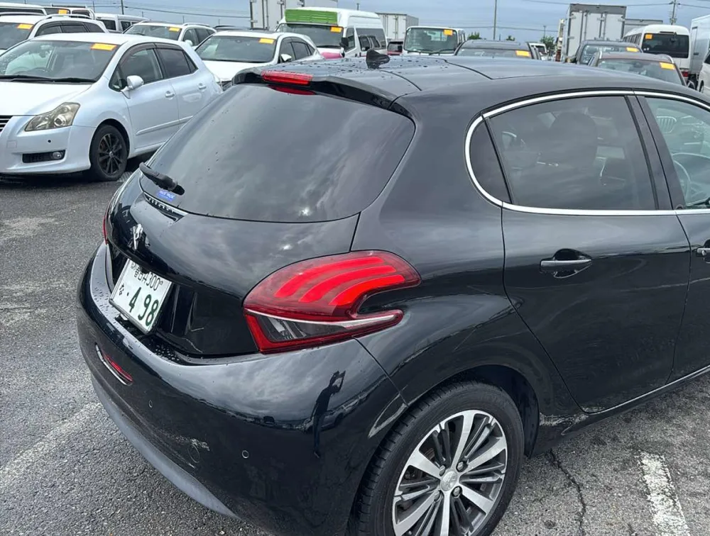 PEUGEOT 208 ALLURE MOONROOF - PRG Motors Ltd