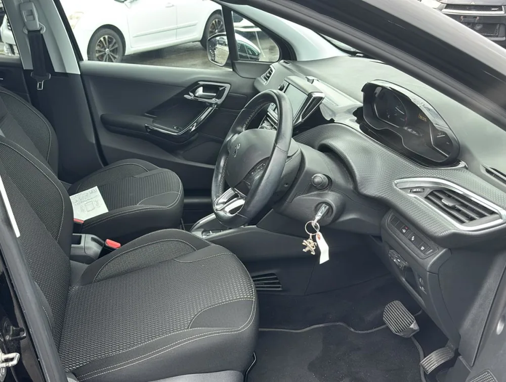 PEUGEOT 208 ALLURE MOONROOF - PRG Motors Ltd