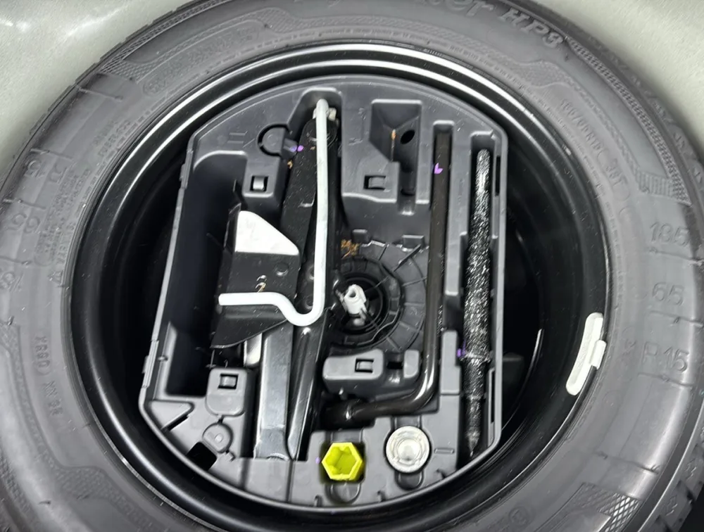 PEUGEOT 208 ALLURE MOONROOF - PRG Motors Ltd