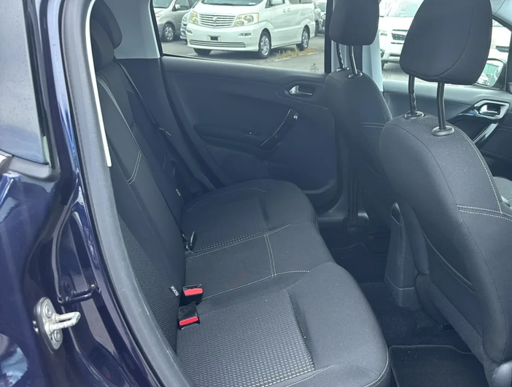 PEUGEOT 208 TECH EDITION MOONROOF - PRG Motors Ltd