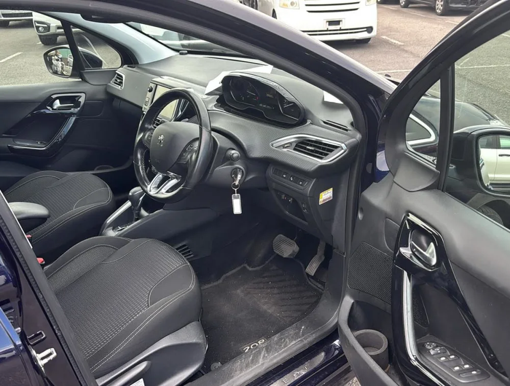 PEUGEOT 208 TECH EDITION MOONROOF - PRG Motors Ltd