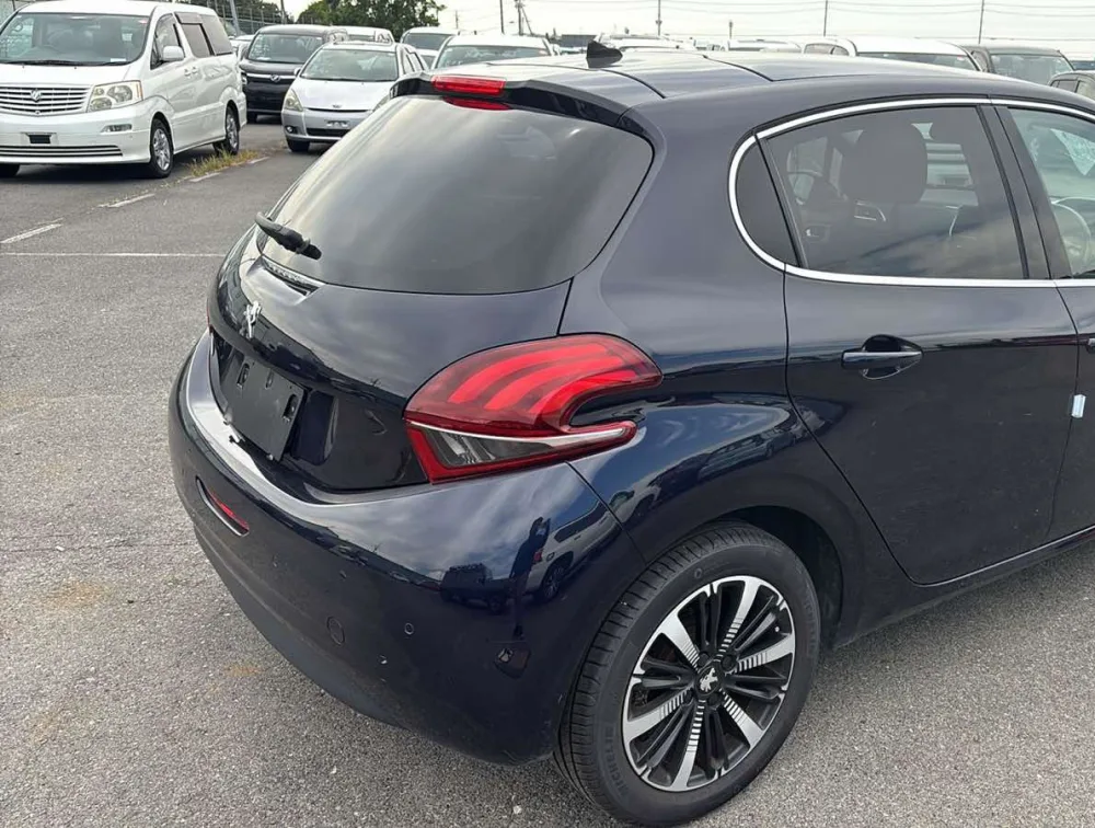 PEUGEOT 208 TECH EDITION MOONROOF - PRG Motors Ltd