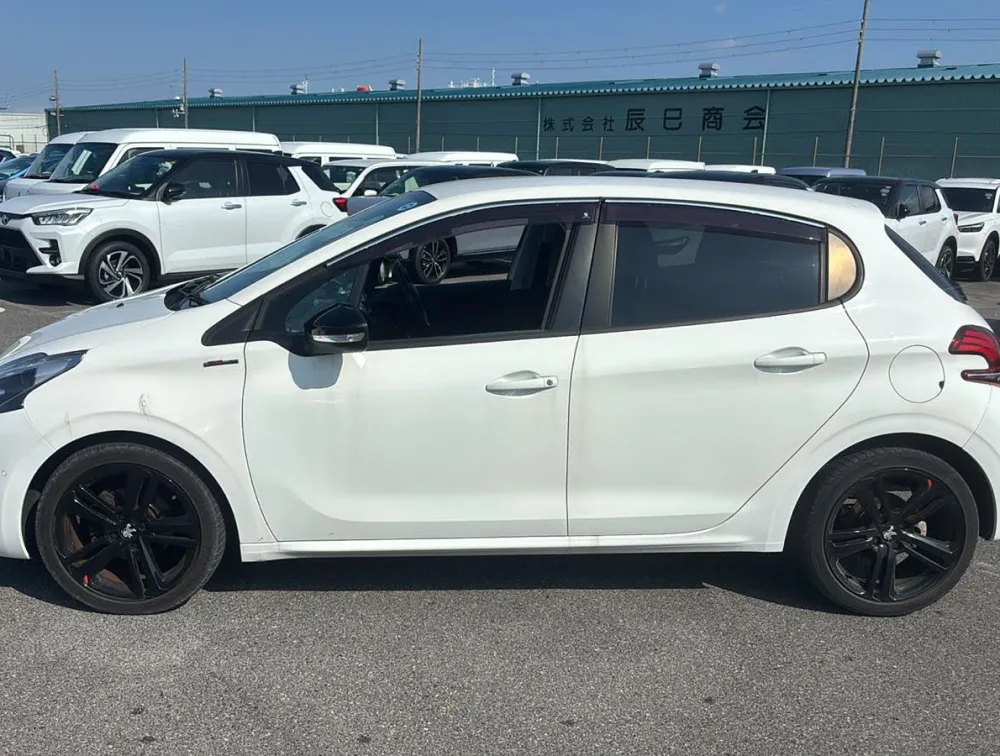 PEUGEOT 208 GTLINE - PRG Motors Ltd