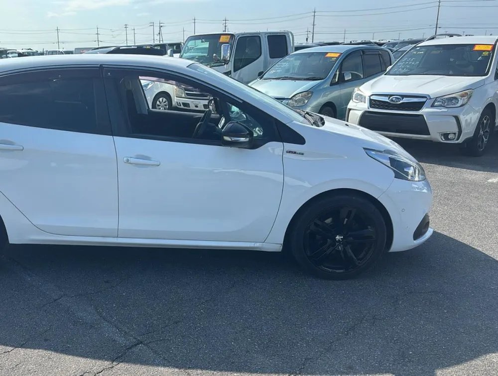 PEUGEOT 208 GTLINE - PRG Motors Ltd