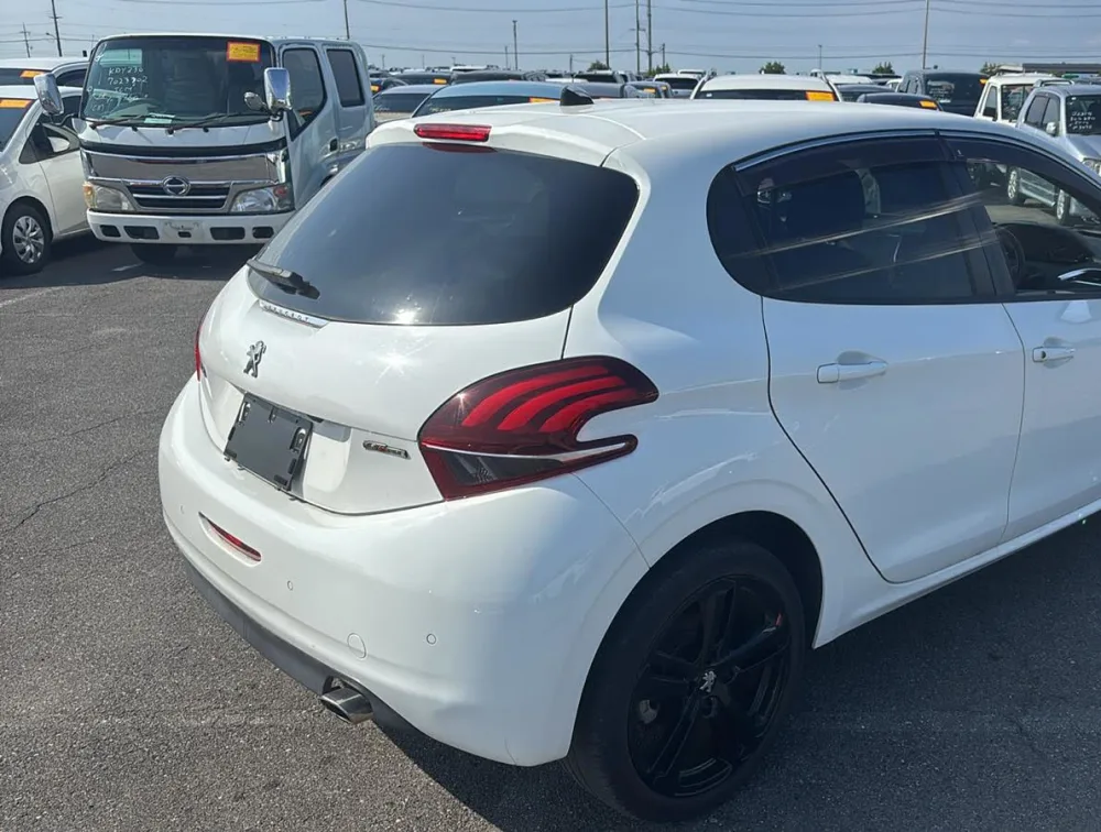 PEUGEOT 208 GTLINE - PRG Motors Ltd