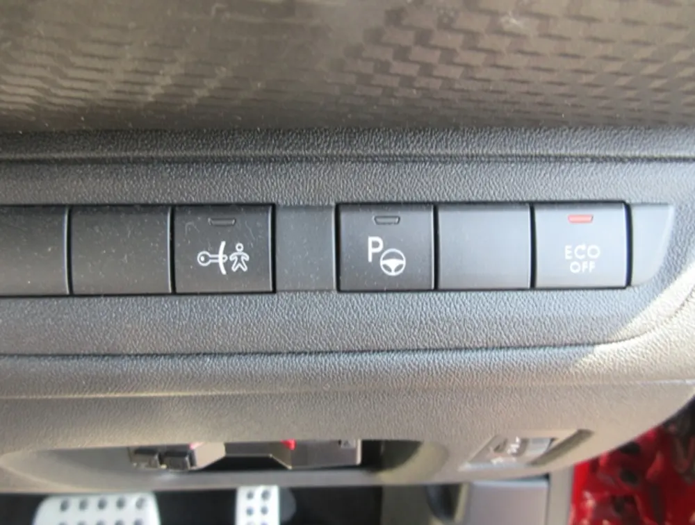 PEUGEOT 2008 GTLINE - PRG Motors Ltd