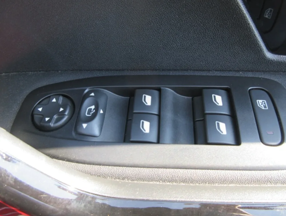 PEUGEOT 2008 GTLINE - PRG Motors Ltd