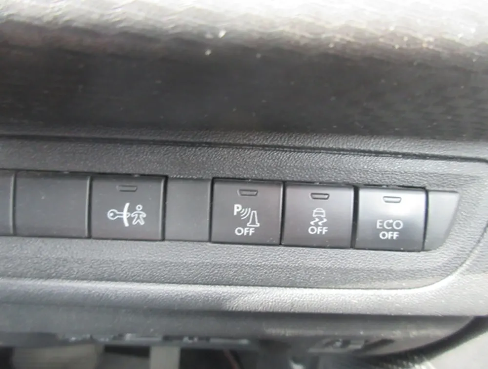 PEUGEOT 208 ALLURE - PRG Motors Ltd