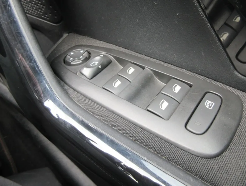 PEUGEOT 208 ALLURE - PRG Motors Ltd