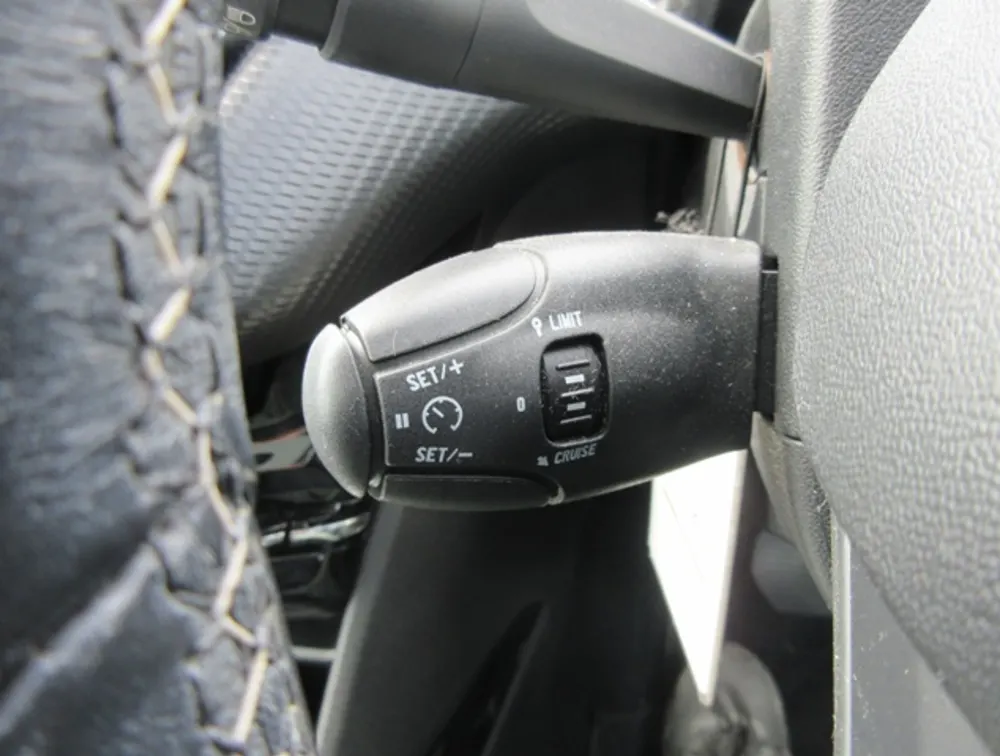 PEUGEOT 2008 ALLURE MOONROOF - PRG Motors Ltd