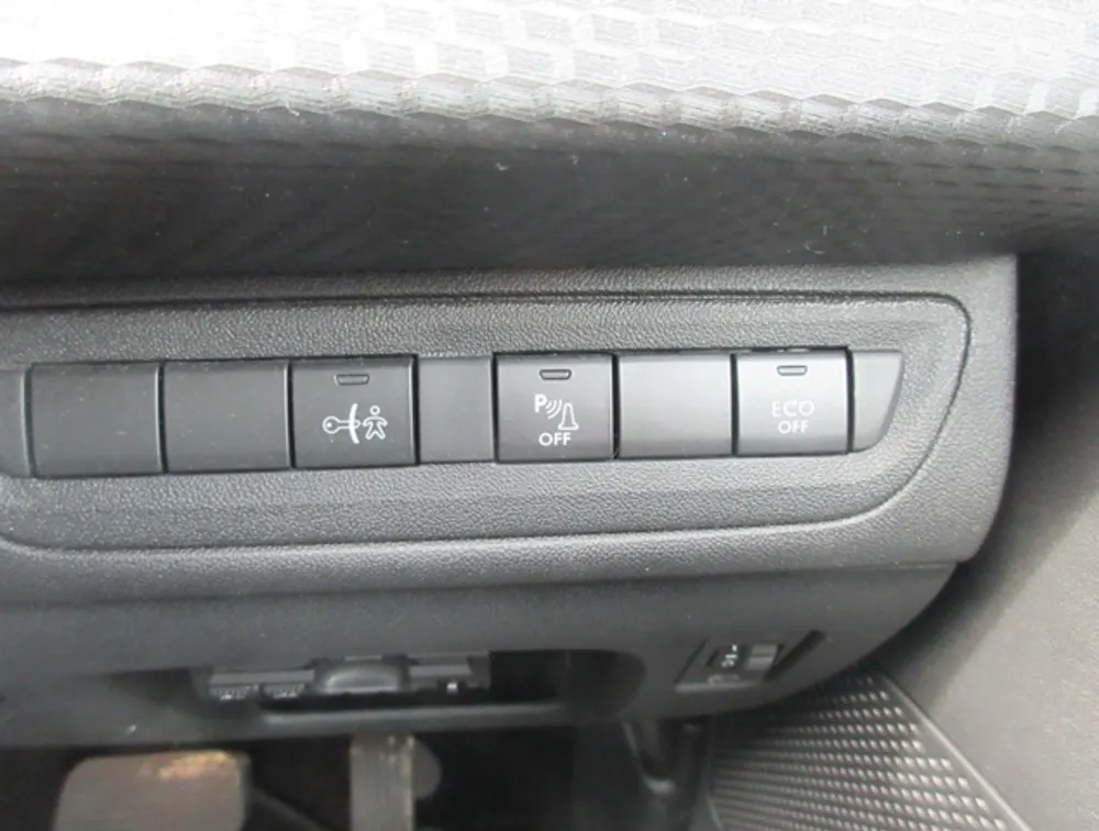 PEUGEOT 2008 ALLURE MOONROOF - PRG Motors Ltd