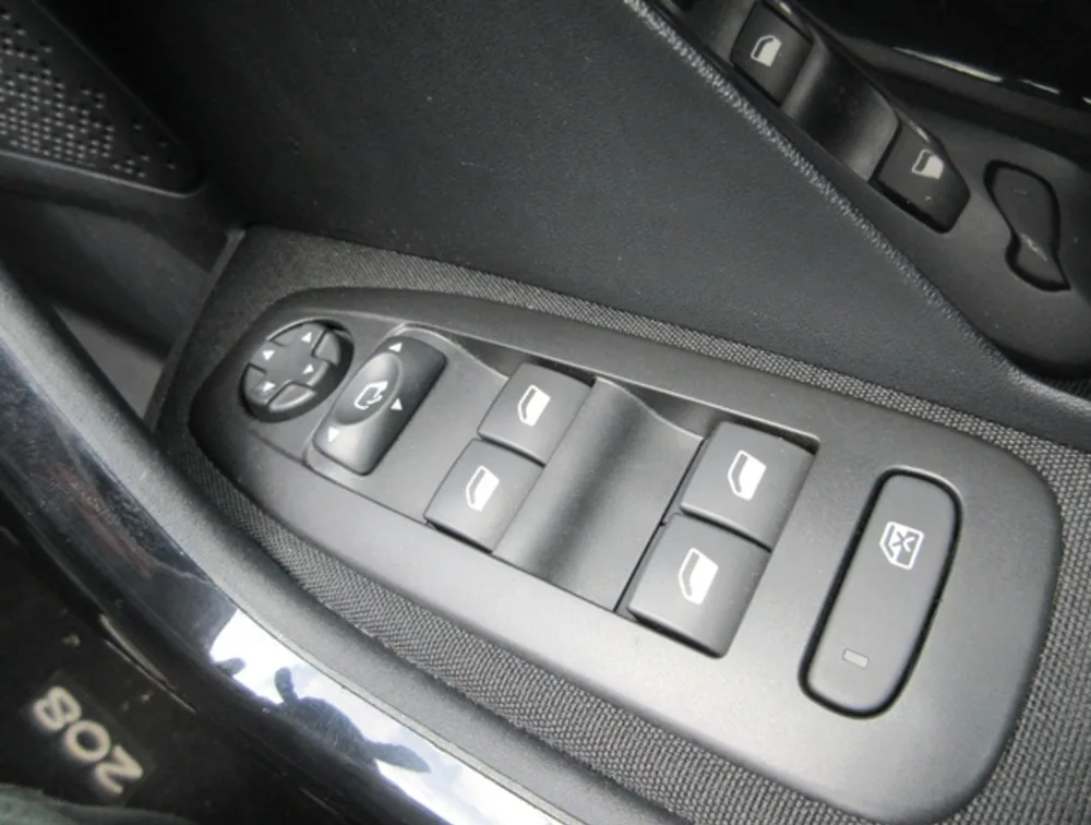 PEUGEOT 208 TECH PACK EDITION - PRG Motors Ltd