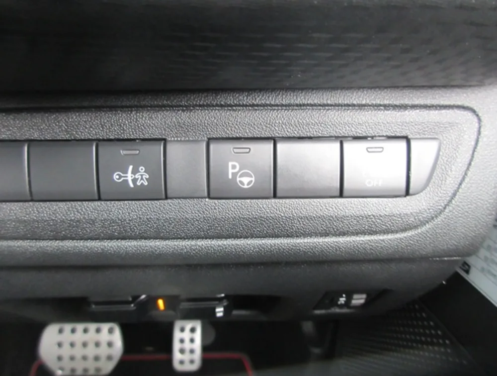 PEUGEOT 2008 GTLINE - PRG Motors Ltd