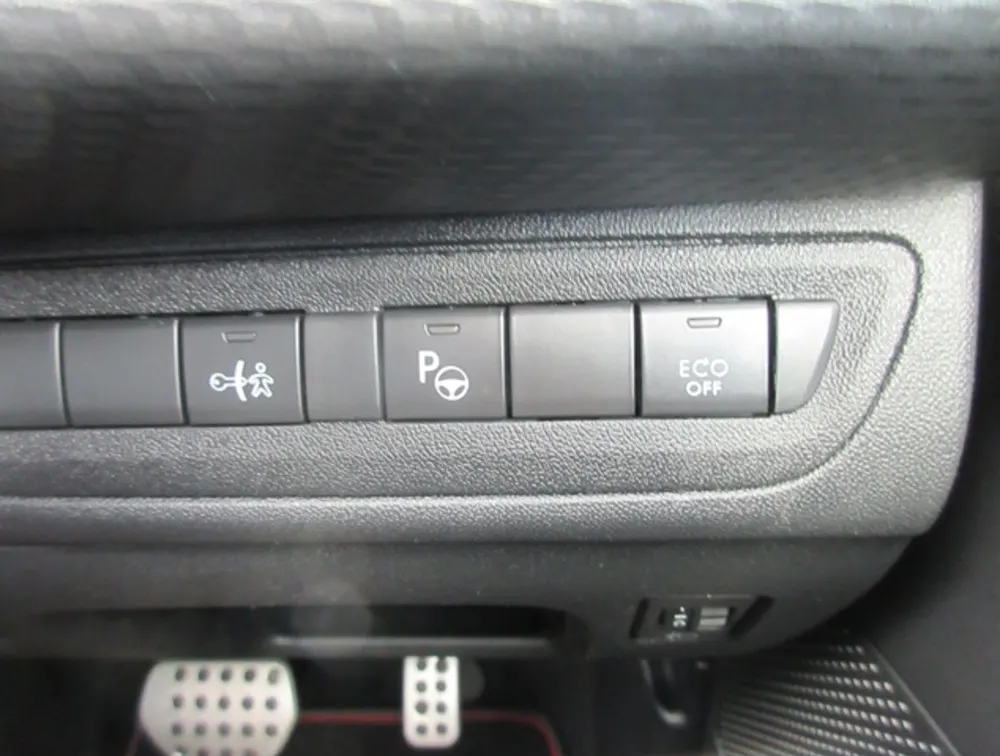 PEUGEOT 2008 GTLINE - PRG Motors Ltd