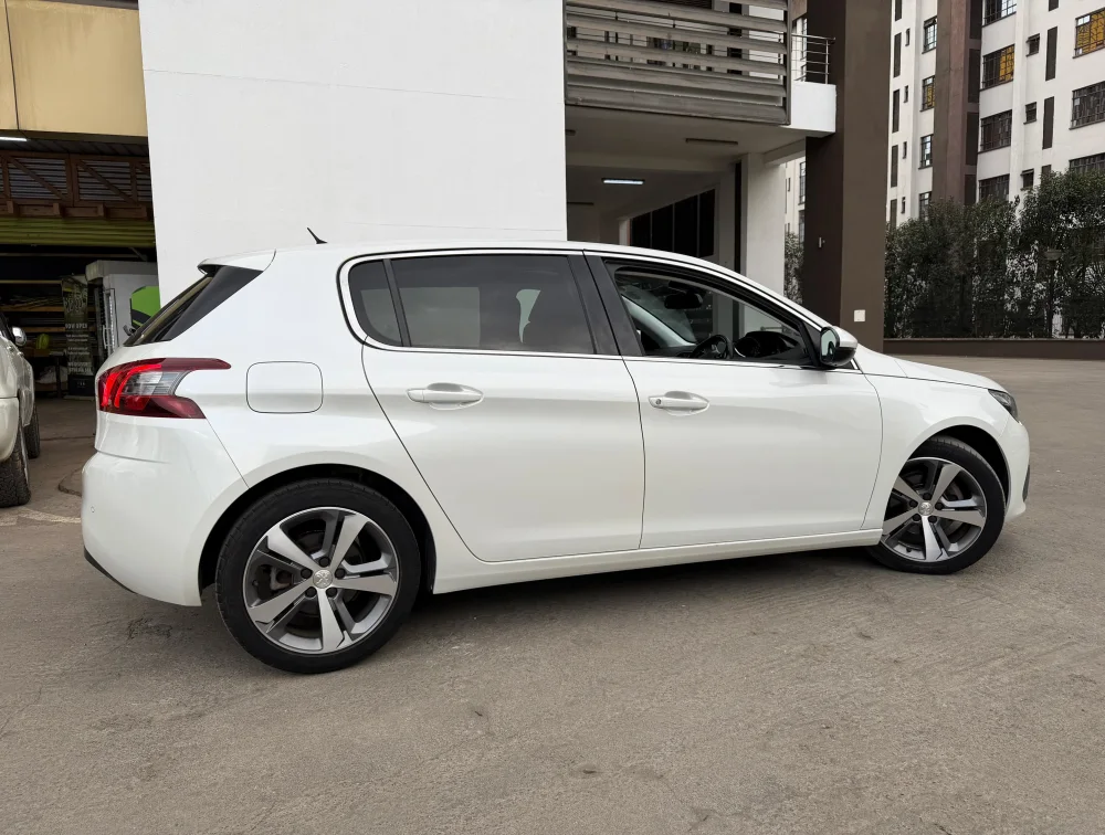 PEUGEOT 308 HATCHBACK MOONROOF - PRG Motors Ltd