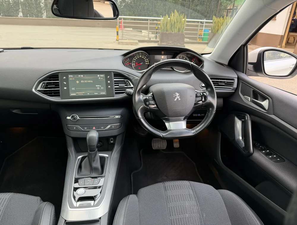 PEUGEOT 308 HATCHBACK MOONROOF - PRG Motors Ltd