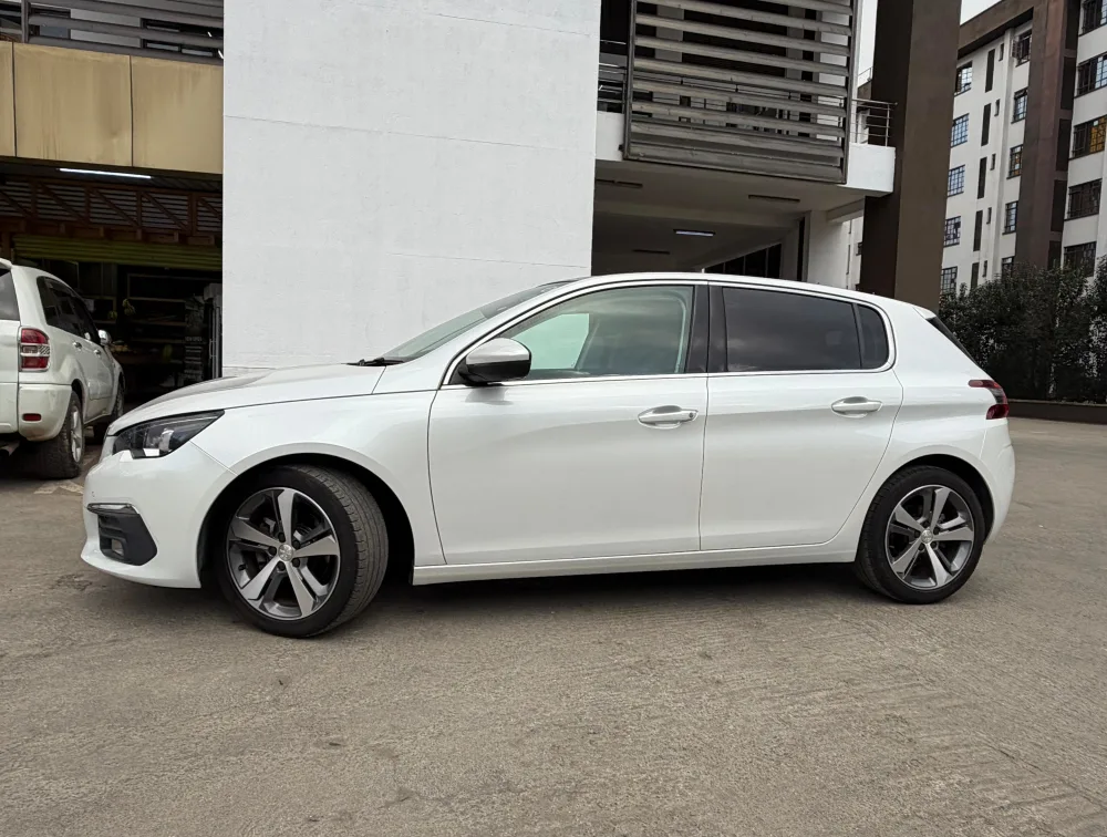 PEUGEOT 308 HATCHBACK MOONROOF - PRG Motors Ltd