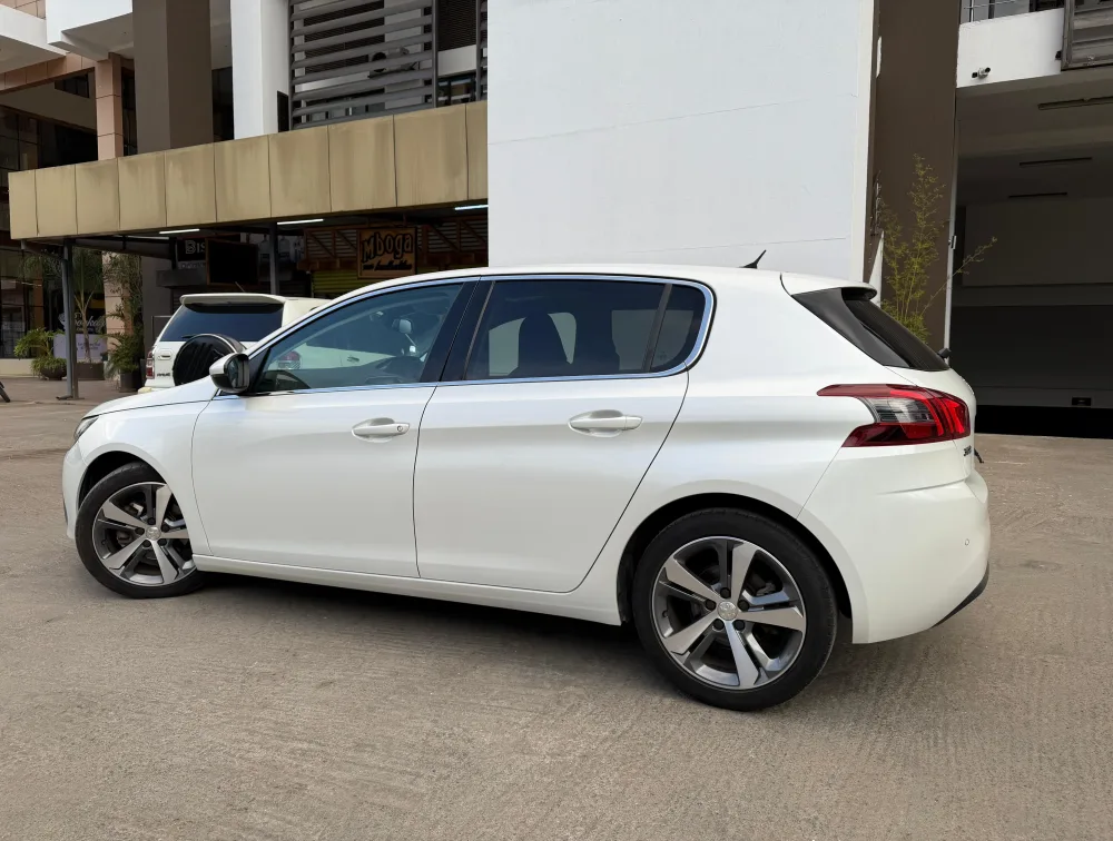 PEUGEOT 308 HATCHBACK MOONROOF - PRG Motors Ltd