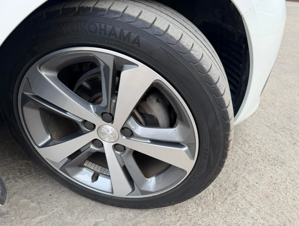 PEUGEOT 308 HATCHBACK MOONROOF - PRG Motors Ltd