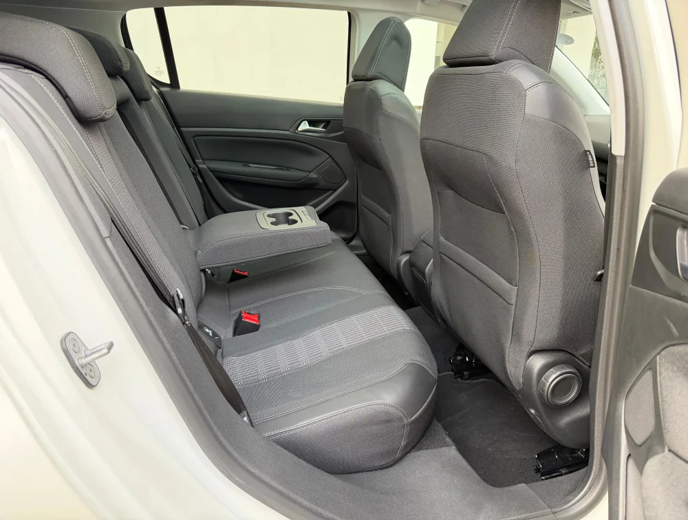 PEUGEOT 308 HATCHBACK MOONROOF - PRG Motors Ltd