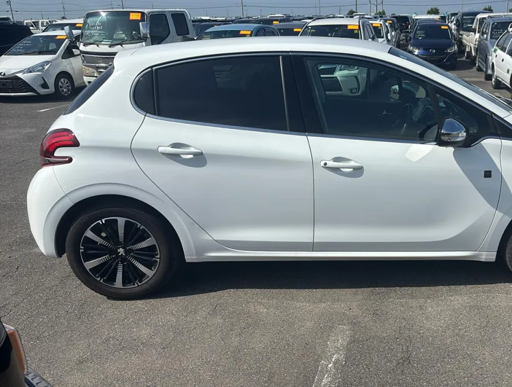 PEUGEOT 208 TECH EDITION - PRG Motors Ltd