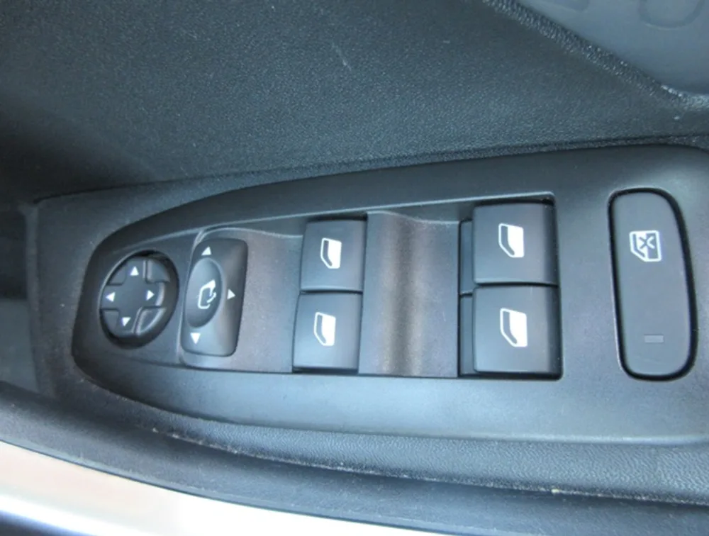 PEUGEOT 2008 CROSSCITY - PRG Motors Ltd