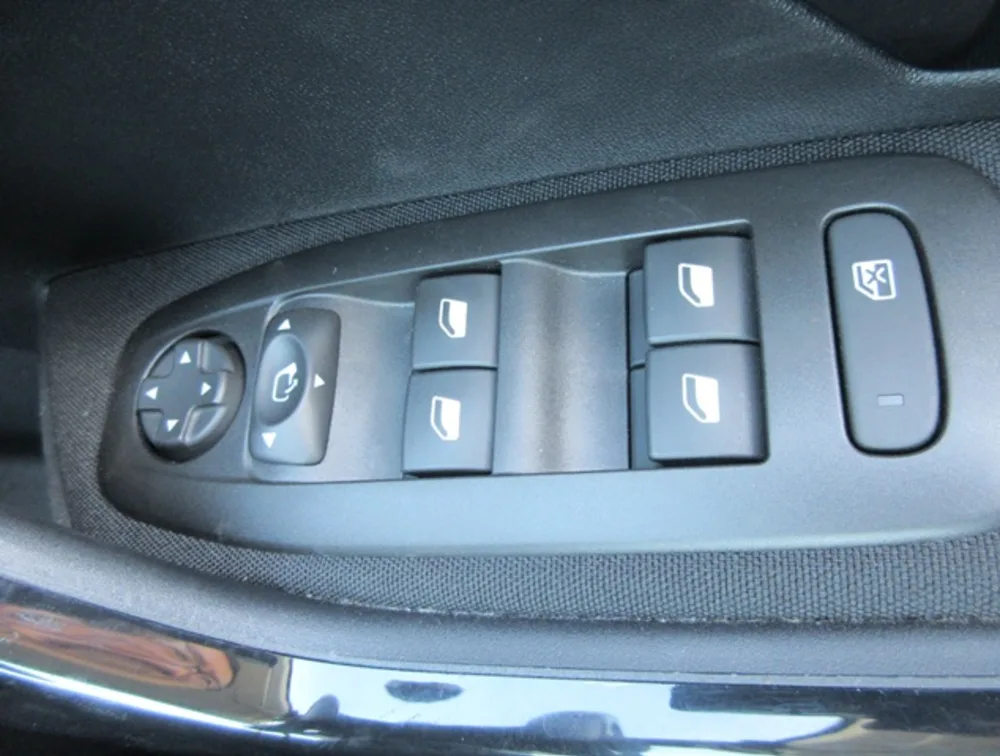 PEUGEOT 208 TECH PACK EDITION - PRG Motors Ltd