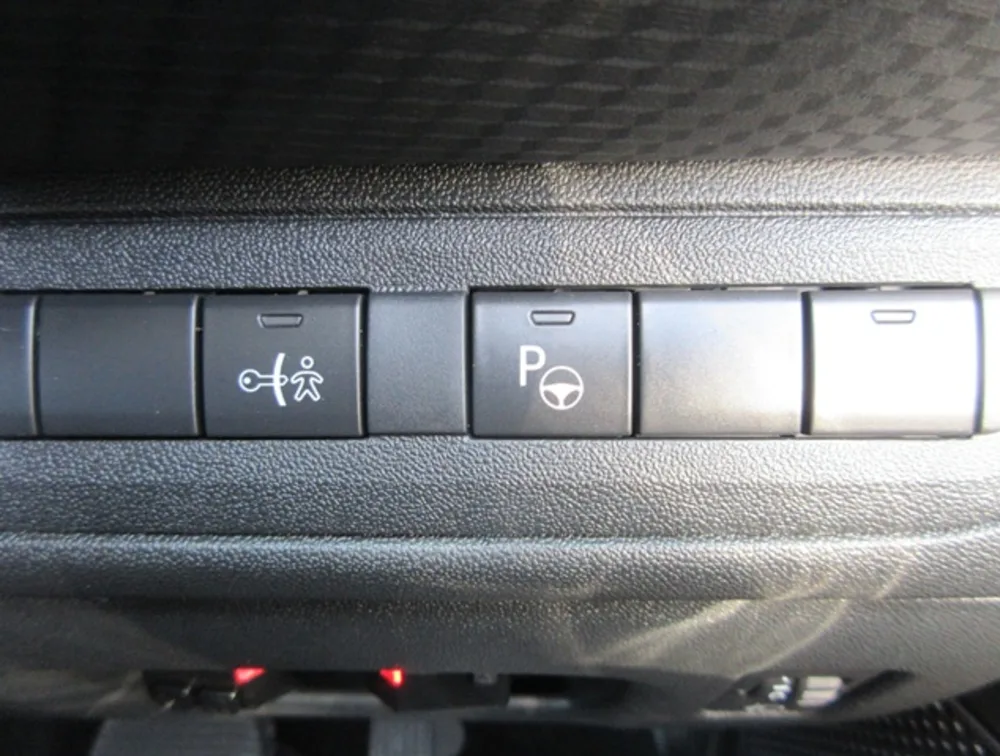 PEUGEOT 208 TECH PACK EDITION - PRG Motors Ltd