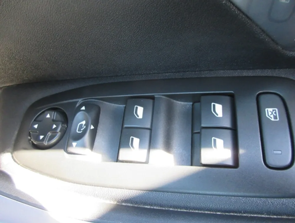 PEUGEOT 2008 CROSSCITY - PRG Motors Ltd