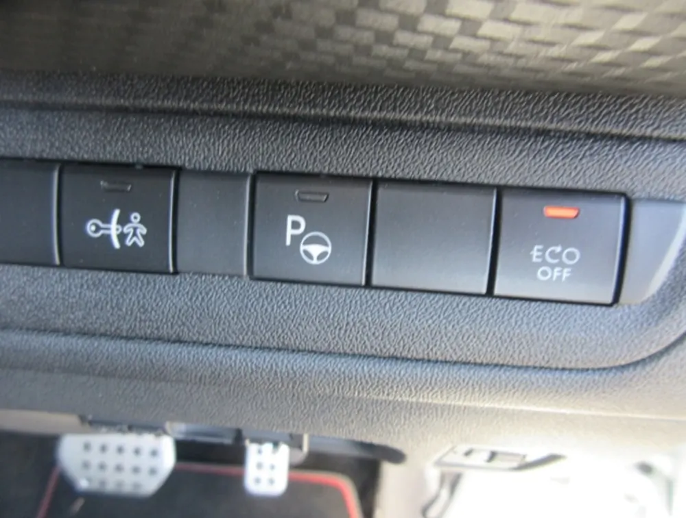 PEUGEOT 2008 GTLINE - PRG Motors Ltd