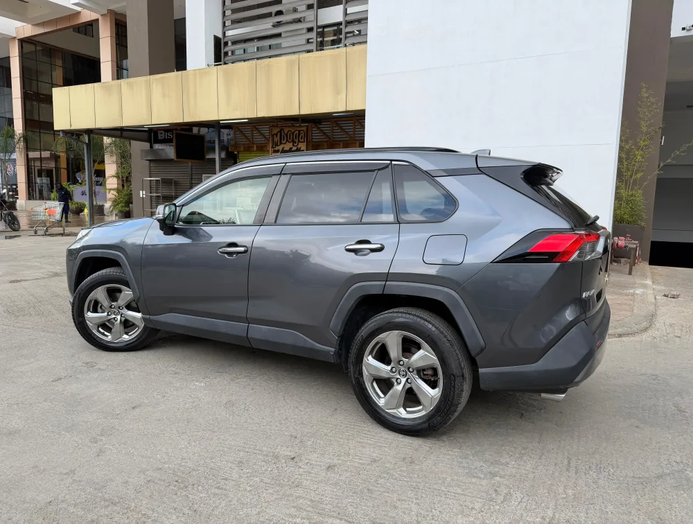 TOYOTA RAV4 - PRG Motors Ltd