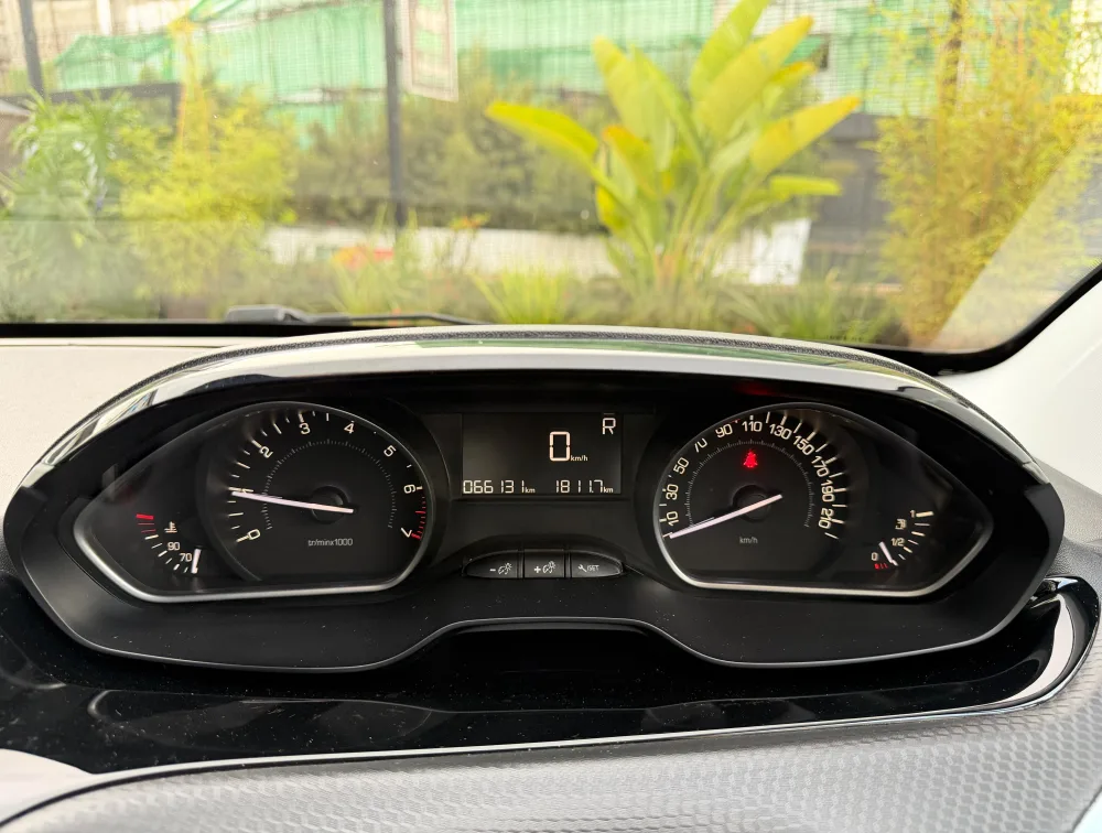 PEUGEOT 208 T/E FULL LEATHER SEATS - PRG Motors Ltd