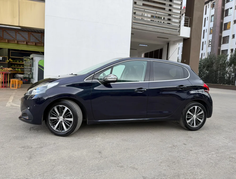 PEUGEOT 208 T/E FULL LEATHER SEATS - PRG Motors Ltd