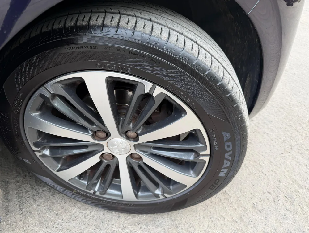 PEUGEOT 208 T/E FULL LEATHER SEATS - PRG Motors Ltd