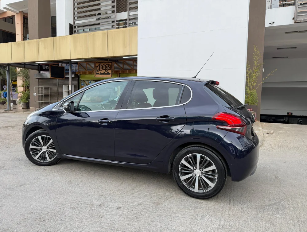 PEUGEOT 208 T/E FULL LEATHER SEATS - PRG Motors Ltd