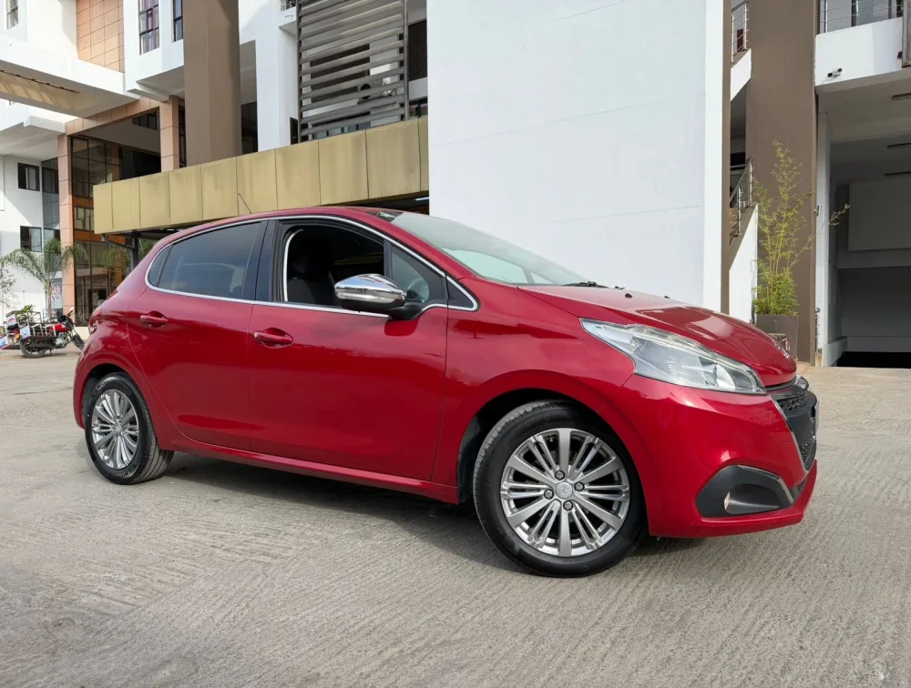 PEUGEOT 208 ALLURE